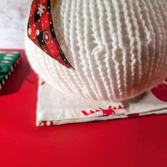 ☃️☃️☃️13x8 Handmade Knit Snowman with Red Hat and Scarf - Picture 9 of 10
